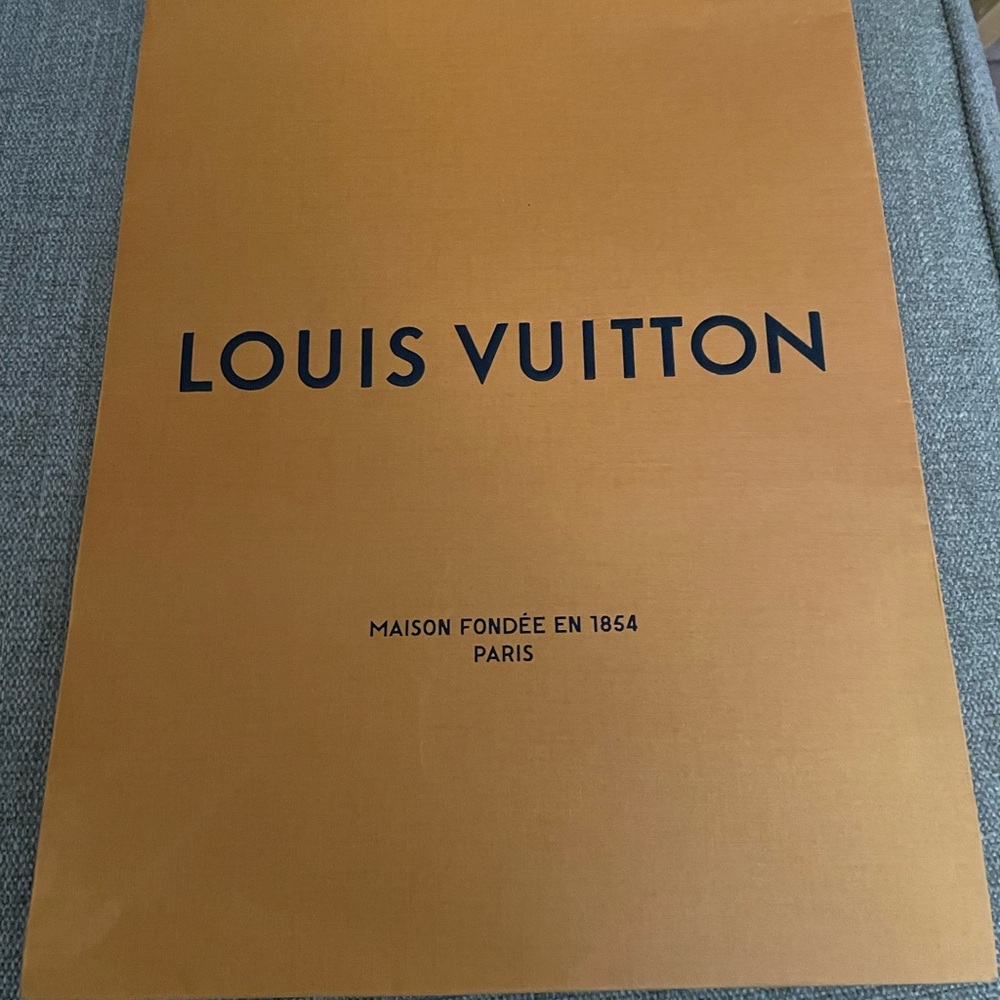 Louis Vuitton Luxurious Gold Packaging
